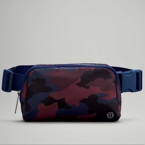 Everywhere Belt Bag NWOT - Heritage 365 Camo Smoky Red Night Sea Multi 1L